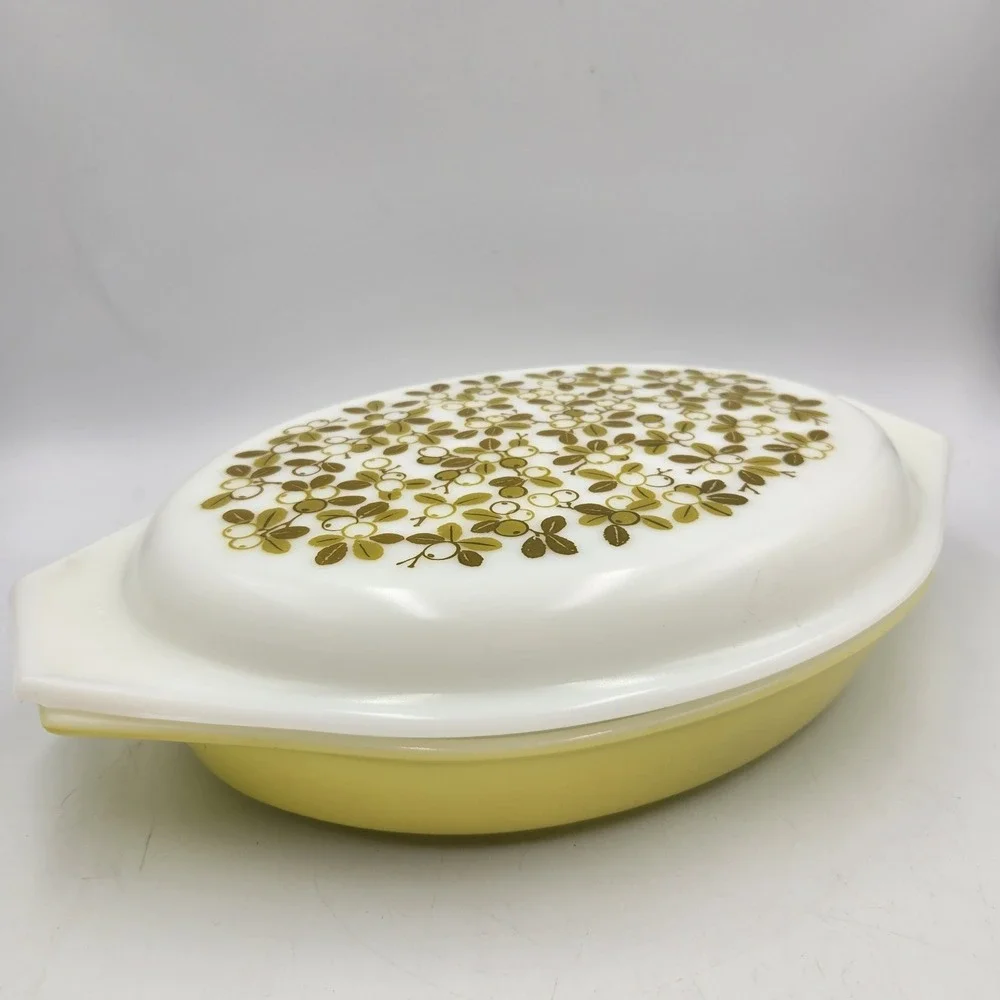 Vintage PYREX Verde Olive Green Divided 1 -1/2 Qt Oval Casserole Dish w/ Lid